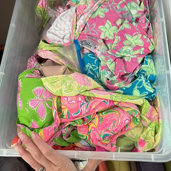 Lilly Pulitzer Swim Tote Mystery Box!!!💜✨💙💕☀️😎🦋🌞🕶🏖 - Picture 1 of 4